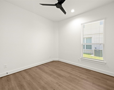 2711 Solbrook Lane - Photo Thumbnail 18