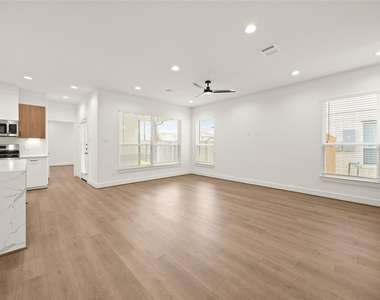 2711 Solbrook Lane - Photo Thumbnail 4