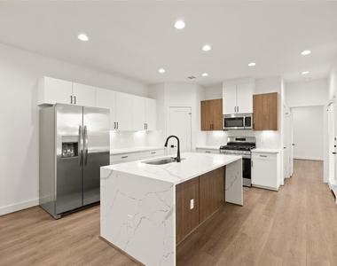2711 Solbrook Lane - Photo Thumbnail 7