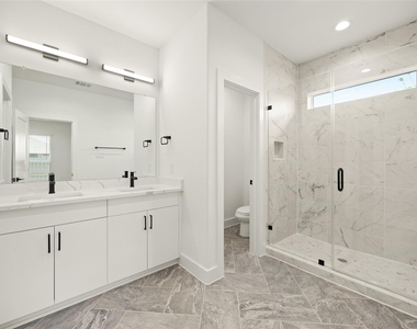 2711 Solbrook Lane - Photo Thumbnail 13