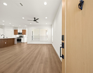 2711 Solbrook Lane - Photo Thumbnail 2