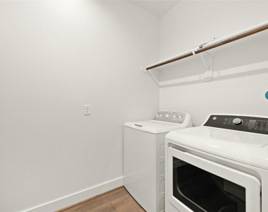 2711 Solbrook Lane - Photo Thumbnail 20