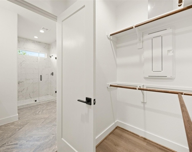 2711 Solbrook Lane - Photo Thumbnail 15