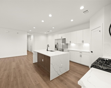 2711 Solbrook Lane - Photo Thumbnail 8