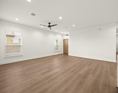 2711 Solbrook Lane - Photo Thumbnail 5