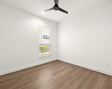 2711 Solbrook Lane - Photo Thumbnail 19