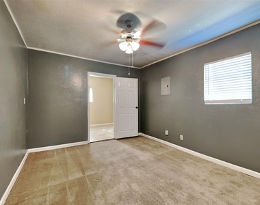 305 Sherbrooke Court - Photo Thumbnail 7