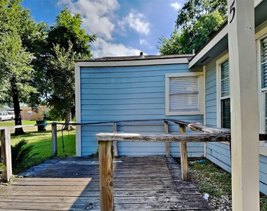 305 Sherbrooke Court - Photo Thumbnail 15