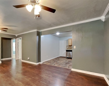 305 Sherbrooke Court - Photo Thumbnail 3