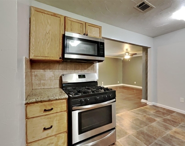 305 Sherbrooke Court - Photo Thumbnail 5