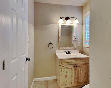 305 Sherbrooke Court - Photo Thumbnail 12