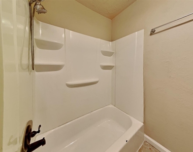 305 Sherbrooke Court - Photo Thumbnail 13
