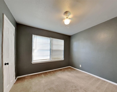305 Sherbrooke Court - Photo Thumbnail 10