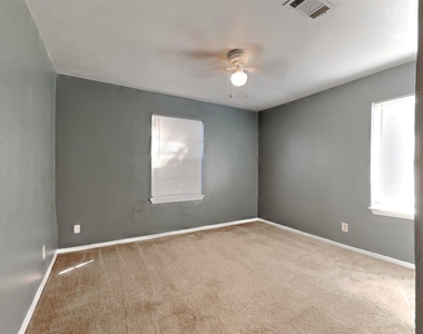 305 Sherbrooke Court - Photo Thumbnail 9