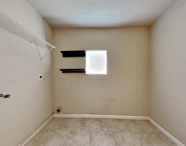 305 Sherbrooke Court - Photo Thumbnail 14