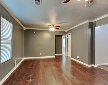 305 Sherbrooke Court - Photo Thumbnail 2