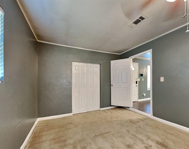 305 Sherbrooke Court - Photo Thumbnail 6