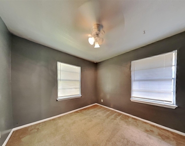305 Sherbrooke Court - Photo Thumbnail 11