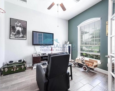 2316 Sterling Hollow Lane - Photo Thumbnail 9