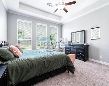 2316 Sterling Hollow Lane - Photo Thumbnail 5