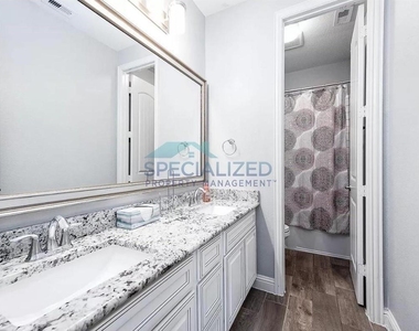2316 Sterling Hollow Lane - Photo Thumbnail 6