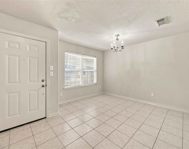18114 Surrey Lake Lane - Photo Thumbnail 4