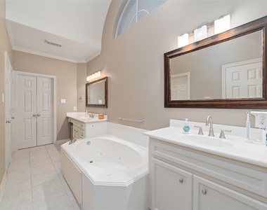 707 Knox Street - Photo Thumbnail 25