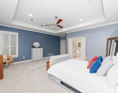 707 Knox Street - Photo Thumbnail 24