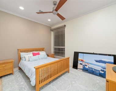 707 Knox Street - Photo Thumbnail 18