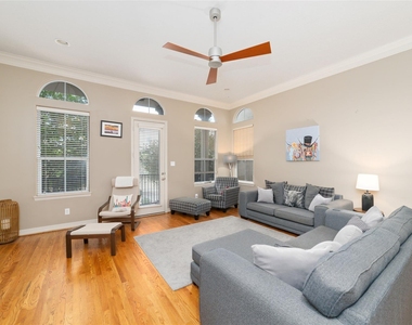 707 Knox Street - Photo Thumbnail 11