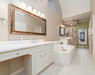 707 Knox Street - Photo Thumbnail 26