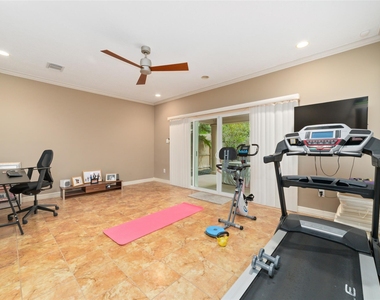 707 Knox Street - Photo Thumbnail 16