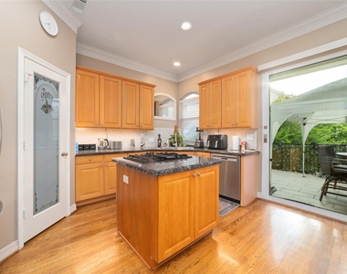 707 Knox Street - Photo Thumbnail 3