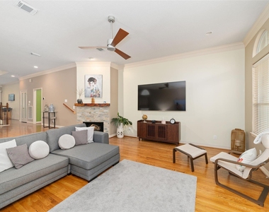 707 Knox Street - Photo Thumbnail 12