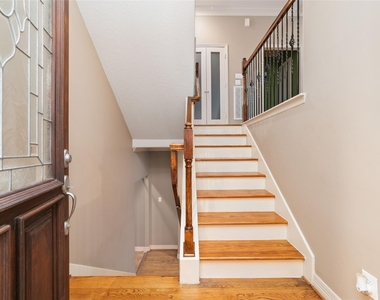707 Knox Street - Photo Thumbnail 15