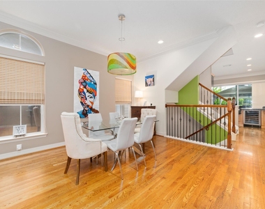 707 Knox Street - Photo Thumbnail 9