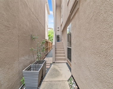 707 Knox Street - Photo Thumbnail 14