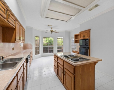 4215 Valley Glade Drive - Photo Thumbnail 10