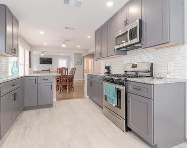 1408 Bowie Drive - Photo Thumbnail 9