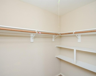 815 Darbydale Crossing Lane - Photo Thumbnail 22