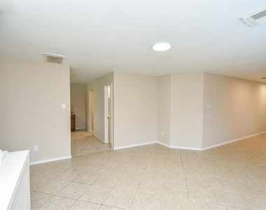 815 Darbydale Crossing Lane - Photo Thumbnail 4