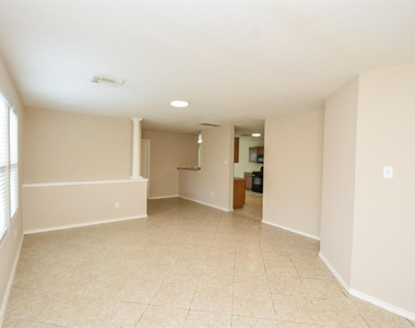 815 Darbydale Crossing Lane - Photo Thumbnail 12