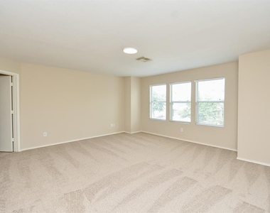 815 Darbydale Crossing Lane - Photo Thumbnail 10