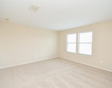 815 Darbydale Crossing Lane - Photo Thumbnail 23
