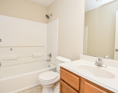 815 Darbydale Crossing Lane - Photo Thumbnail 18