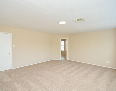 815 Darbydale Crossing Lane - Photo Thumbnail 11