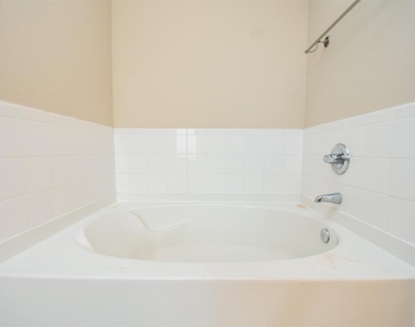 815 Darbydale Crossing Lane - Photo Thumbnail 15