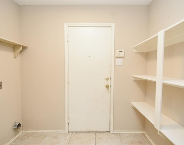 815 Darbydale Crossing Lane - Photo Thumbnail 21