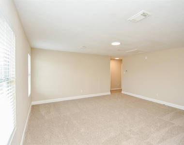 815 Darbydale Crossing Lane - Photo Thumbnail 25
