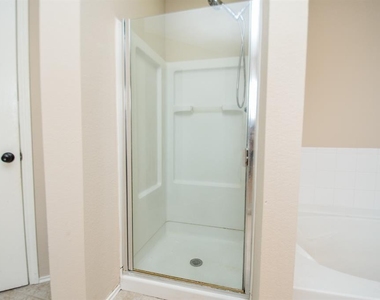 815 Darbydale Crossing Lane - Photo Thumbnail 14